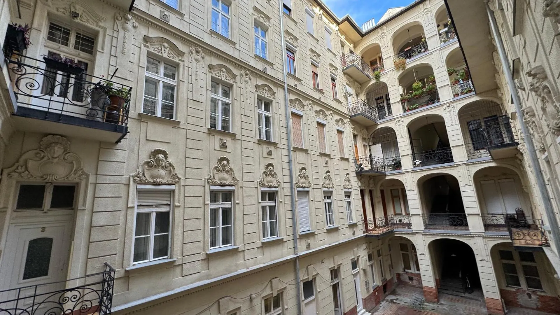Exceptional Apartment In City Center Budapest Ungheria